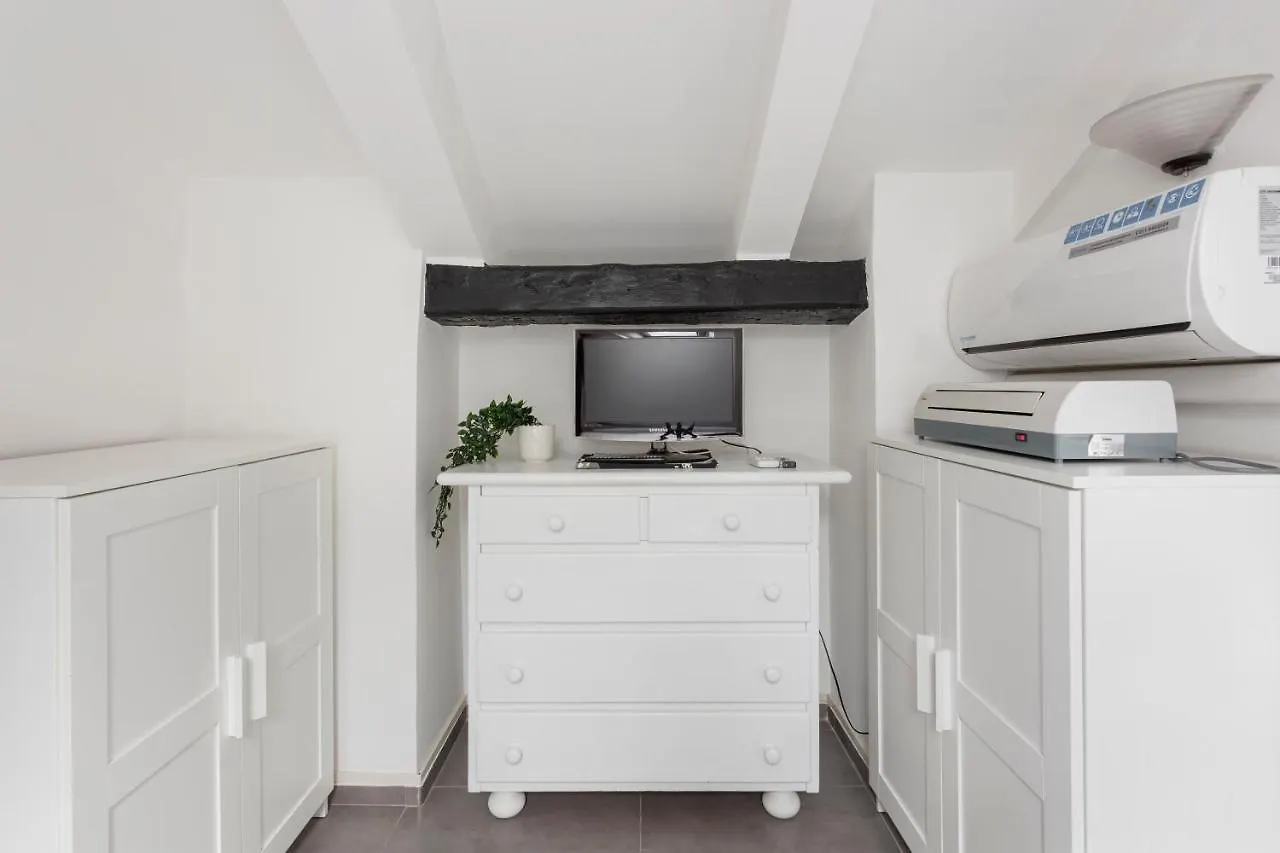 1 Bedroom & 1 Living Room Apt - Duomo 7 Milan 0*,