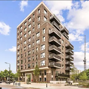 Glitz And Luxury Apartment London
