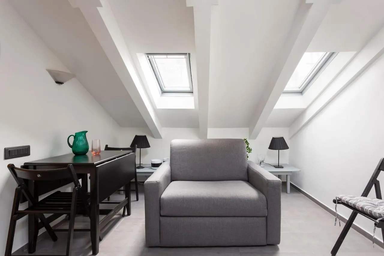 Apartment 1 Bedroom & 1 Living Room Apt - Duomo 7 Milan