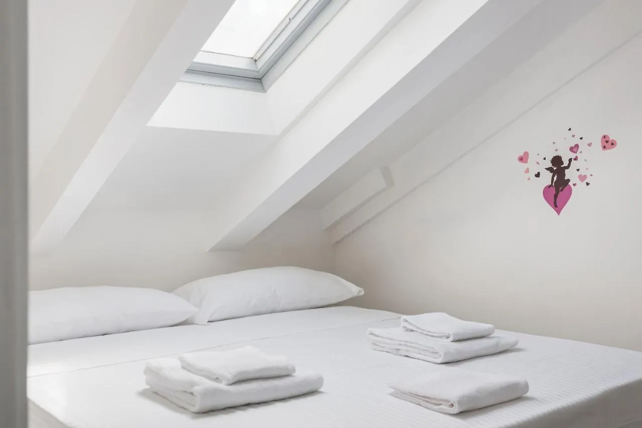 Apartment 1 Bedroom & 1 Living Room Apt - Duomo 7 Milan Italy